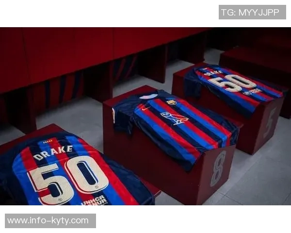 黄老板分享8岁与34岁穿巴萨球衣对比照引发粉丝热议