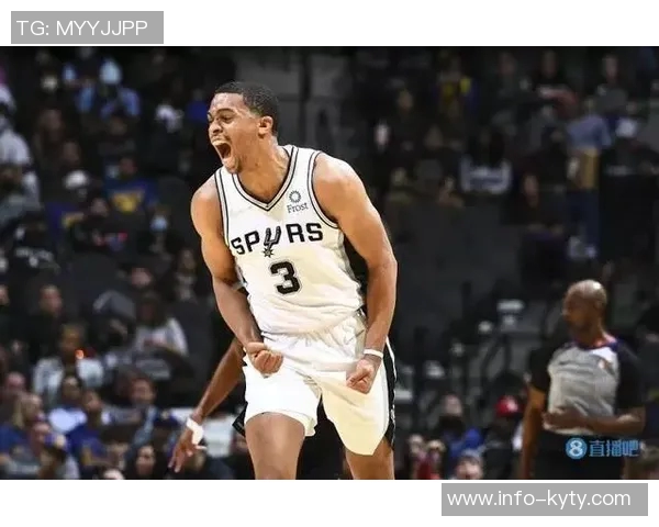 凯尔登全场完美表现5投全中14分3篮板1助攻3抢断正负值高达20分领衔全场