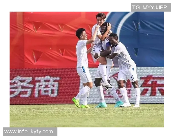 杨瑞琪在比赛最后时刻进球挽回颜面梅州仍以1-4落后于玉昆 杨瑞琪在比赛最后时刻进球挽回颜面梅州仍以1-4落后于玉昆