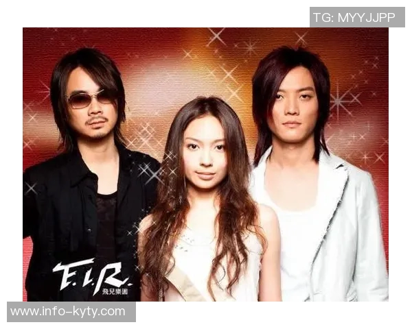 热巴羡慕阿贾现场观战前后反穿展示男友名字与号码的甜蜜瞬间 热巴羡慕阿贾现场观战前后反穿展示男友名字与号码的甜蜜瞬间