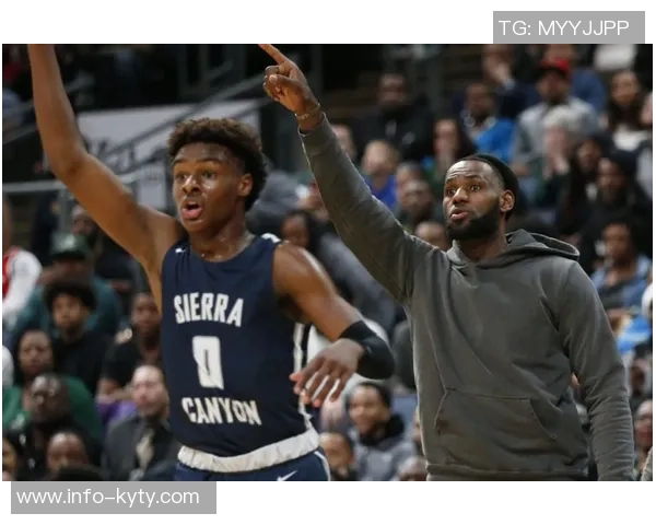 阿里纳斯谈布朗尼母亲与队友约会引发的调侃是否有更深层含义